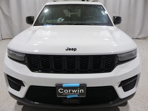 Certified 2023 Jeep Grand Cherokee Altitude AWD/4WD image 9