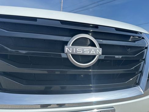 Used 2025 Nissan Pathfinder SL AWD/4WD image 30