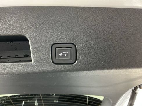 Used 2025 Chevrolet Traverse RS AWD/4WD image 34