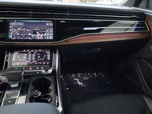 Used 2019 Audi Q8 Premium Plus w/ Premium Plus AWD/4WD image 11
