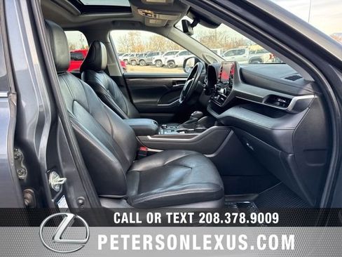 Used 2020 Toyota Highlander Limited image 12