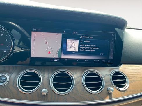 Used 2018 Mercedes-Benz E 300 image 24