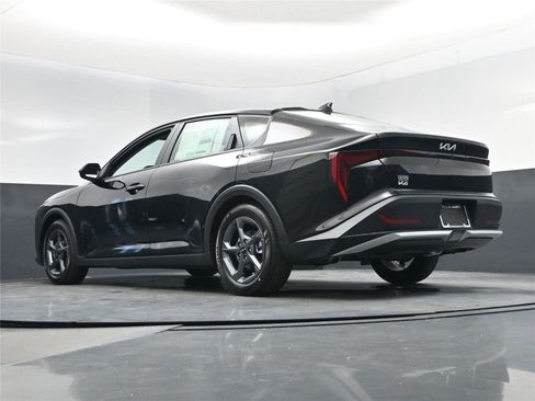 New 2025 Kia K4 LXS image 12