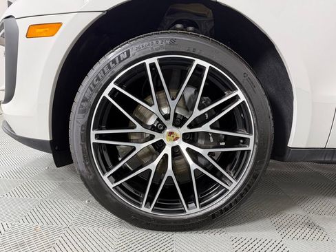 Certified 2026 Porsche Macan AWD/4WD image 11