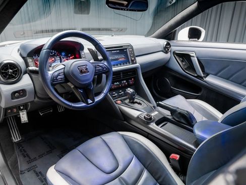 Used 2020 Nissan GT-R Premium AWD/4WD image 3