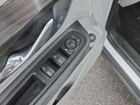 Used 2023 GMC Terrain SLE w/ Driver Convenience Package image 21