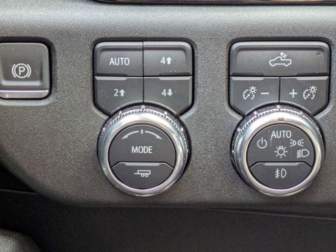 Used 2024 GMC Sierra 1500 Elevation image 26