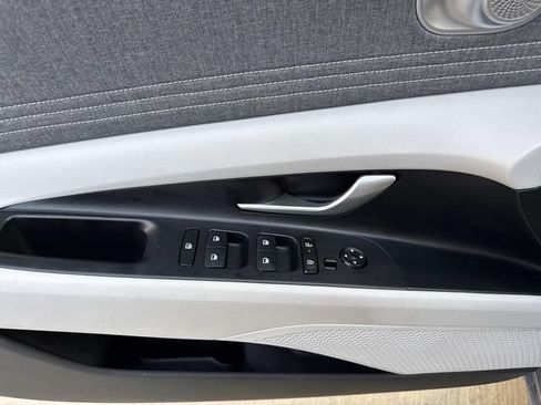Used 2025 Hyundai Elantra Limited FWD image 24