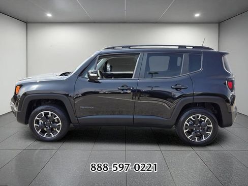 Used 2023 Jeep Renegade Latitude AWD/4WD image 2
