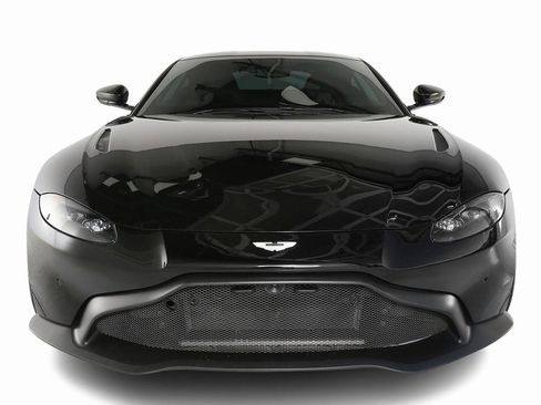 Used 2020 Aston Martin V8 Vantage Coupe image 2
