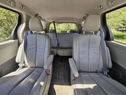 Used 2013 Toyota Sienna XLE AWD/4WD image 26