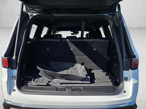 Used 2024 Jeep Wagoneer Series II w/ Flexible Seating Group image 6