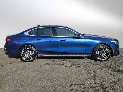 New 2026 BMW 530i xDrive w/ Premium Package image 2