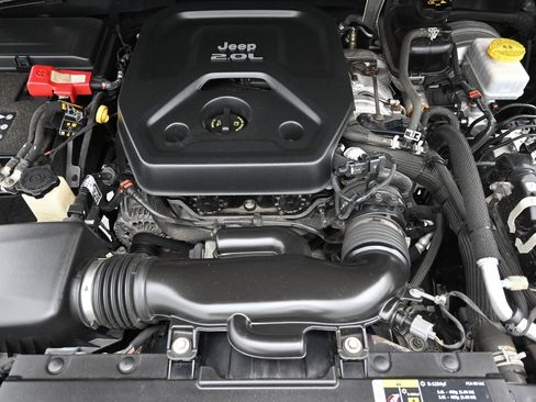 Used 2020 Jeep Wrangler Unlimited Sahara w/ Cold Weather Group AWD/4WD image 27