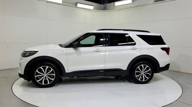 Used 2025 Ford Explorer ST-Line AWD/4WD image 5