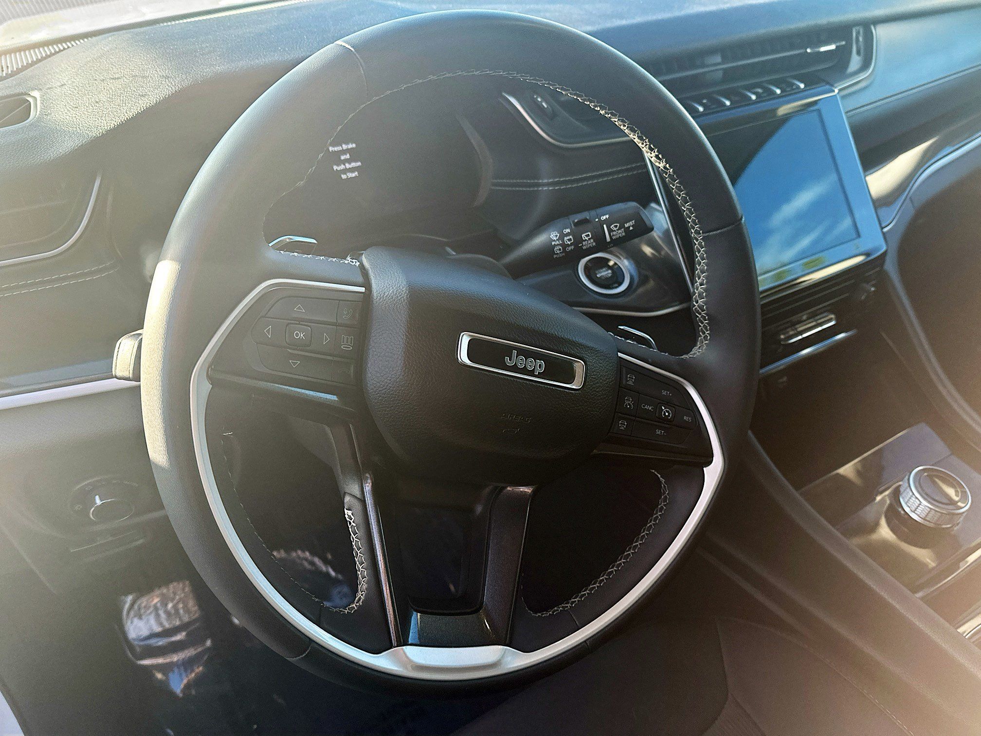 Used 2022 Jeep Grand Cherokee Laredo AWD/4WD image 18