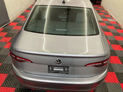 Used 2020 Volkswagen Jetta SE w/ SE Cold Weather Package image 9