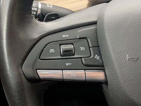Used 2025 Cadillac XT4 Premium Luxury FWD image 23