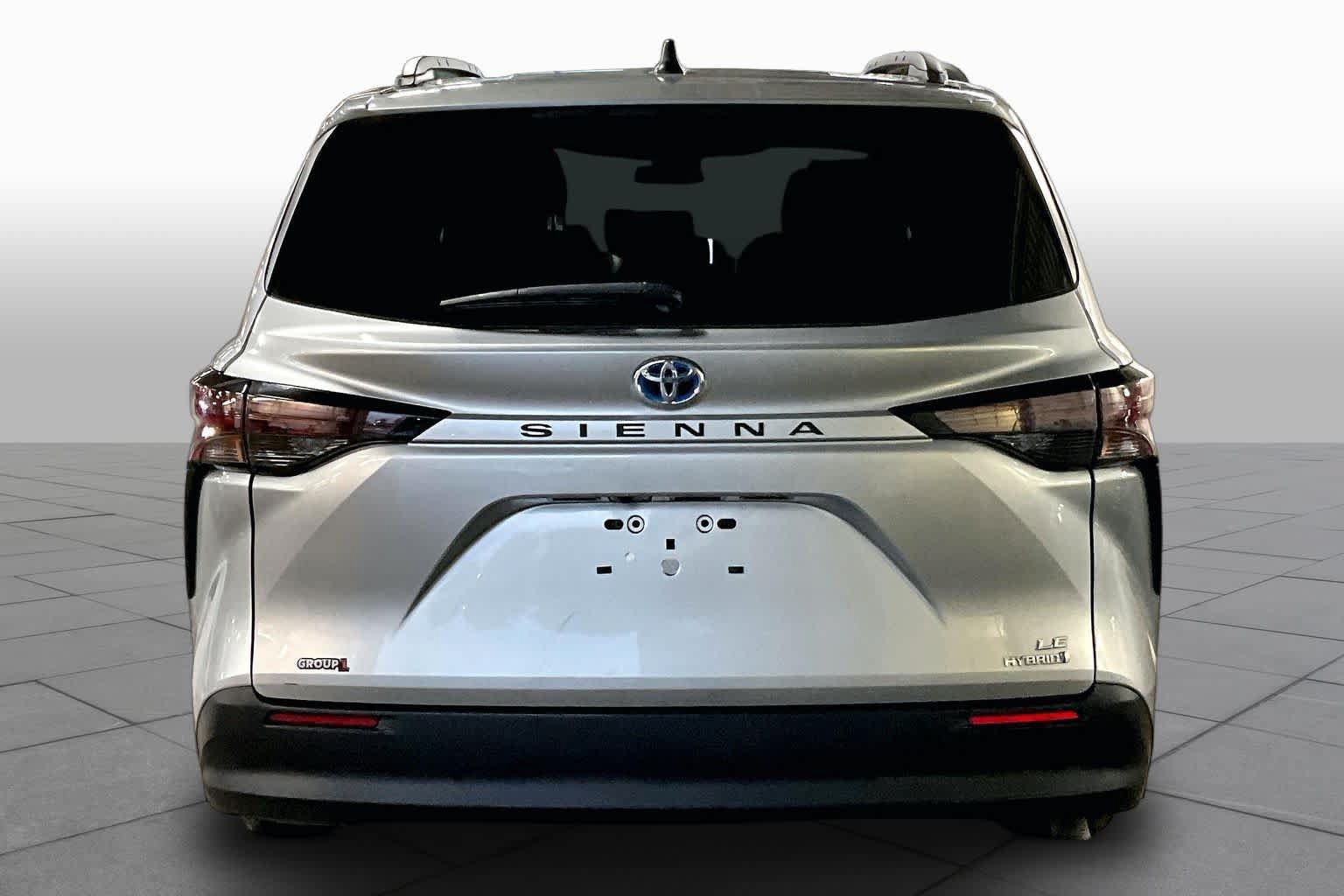 Certified 2024 Toyota Sienna LE FWD image 5