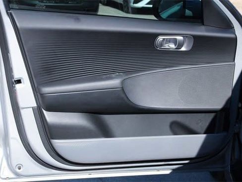 Used 2025 Hyundai Ioniq 6 SEL image 12