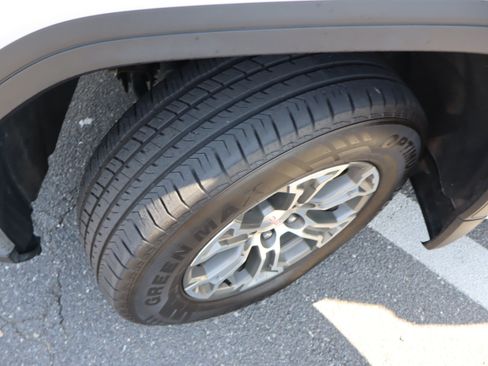 Used 2025 GMC Sierra 1500 SLT AWD/4WD image 39