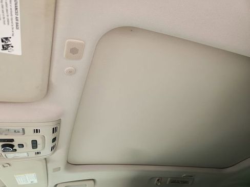 Used 2021 GMC Yukon Denali w/ Denali Premium Package image 19