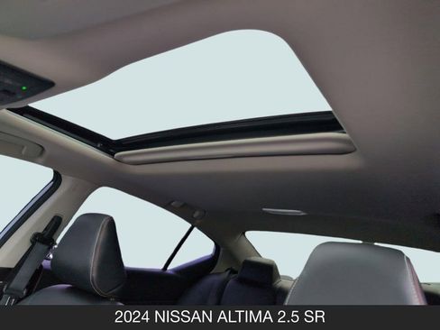 Used 2024 Nissan Altima 2.5 SR w/ SR Premium Package FWD image 16