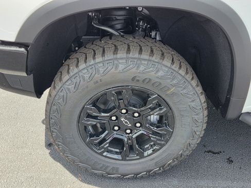 New 2026 Chevrolet Silverado 1500 ZR2 AWD/4WD image 5