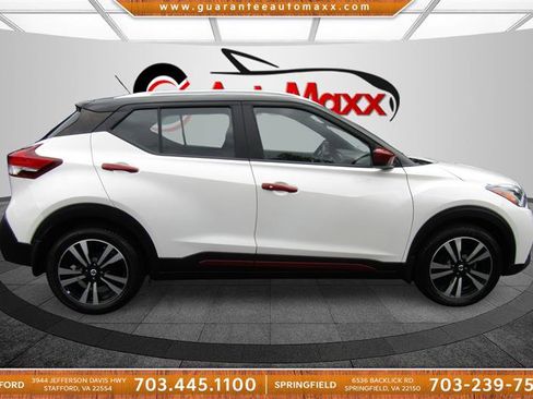 Used 2019 Nissan Kicks SV image 4