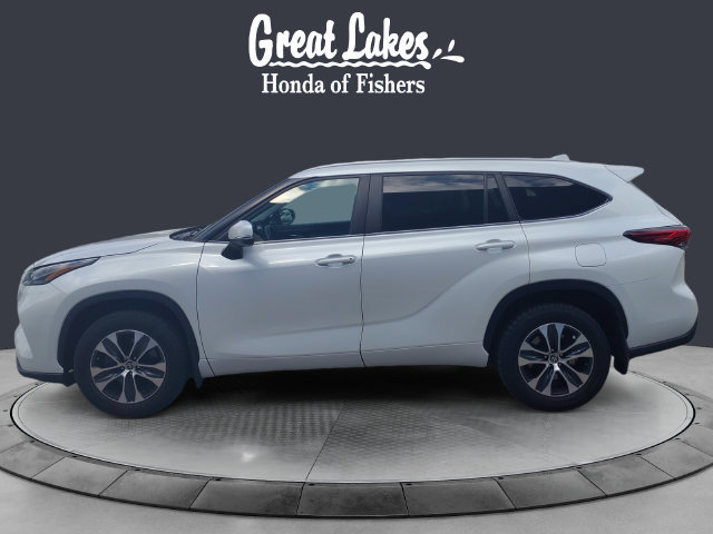 Used 2023 Toyota Highlander XLE AWD/4WD image 2