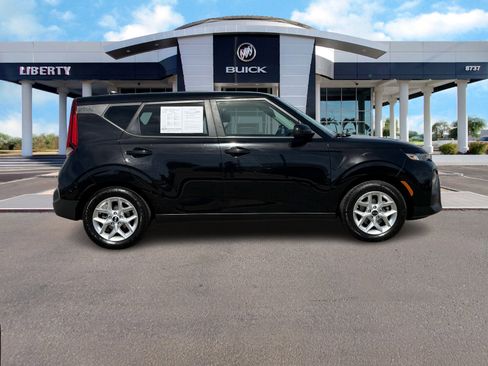 Used 2020 Kia Soul S image 2