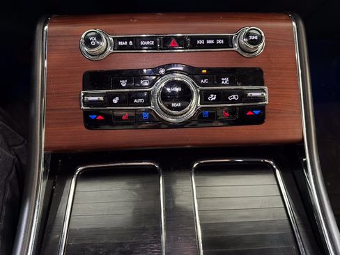 Used 2021 Lincoln Aviator Reserve w/ Equipment Group 201A RWD image 17