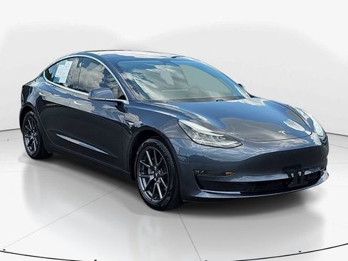 Used 2018 Tesla Model 3 Mid Range RWD image 3