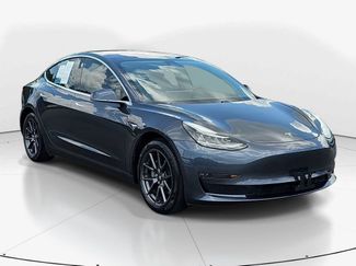 Used 2018 Tesla Model 3 Mid Range RWD video 3