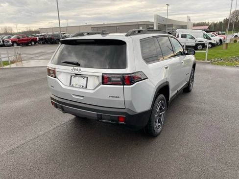 Used 2026 Jeep Cherokee Laredo AWD/4WD image 5