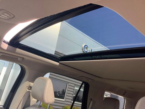 Used 2024 Ford Expedition Limited image 12