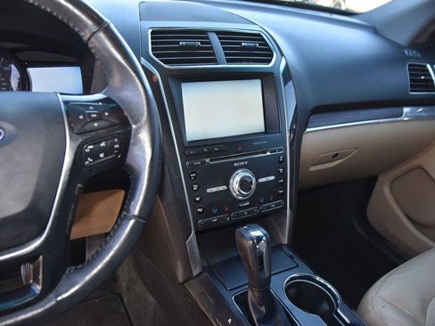 Used 2016 Ford Explorer Limited w/ Equipment Group 301A image 9