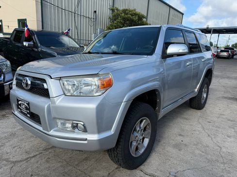 Used 2011 Toyota 4Runner SR5 AWD/4WD image 3