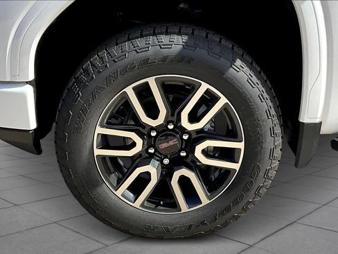 Certified 2025 GMC Sierra 1500 AT4 w/ AT4 Premium Package image 9