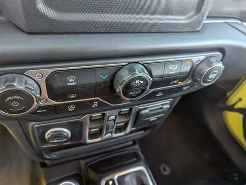 Used 2023 Jeep Wrangler Sport S image 28