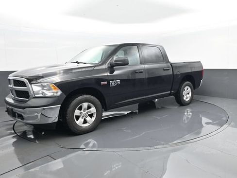 Used 2022 RAM 1500 4x4 Crew Cab Classic w/ Chrome Appearance Group image 1