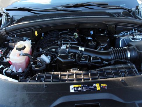 Used 2024 Jeep Grand Cherokee L Laredo image 12