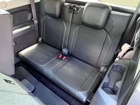 Used 2018 Volkswagen Tiguan SEL Premium FWD image 26