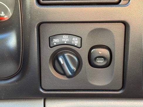 Used 2005 Ford Excursion XLT image 27