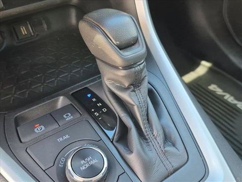 Used 2020 Toyota RAV4 XLE w/ Convenience Package AWD/4WD image 11