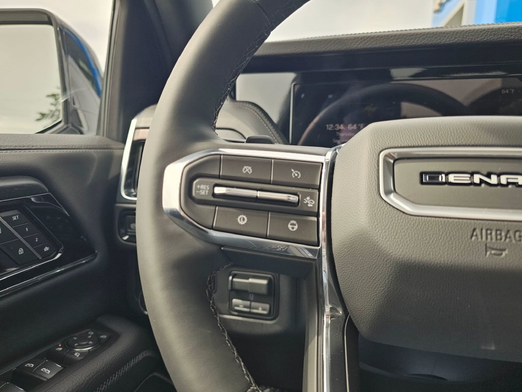 Used 2026 GMC Yukon Denali w/ Denali Reserve Package AWD/4WD image 35