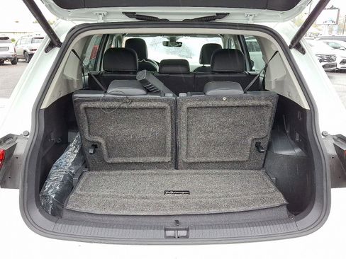 Used 2022 Volkswagen Tiguan SE w/ Panoramic Sunroof Package image 27