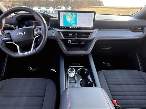 Used 2025 Ford Explorer ST-Line w/ ST-Line Street Pack image 15