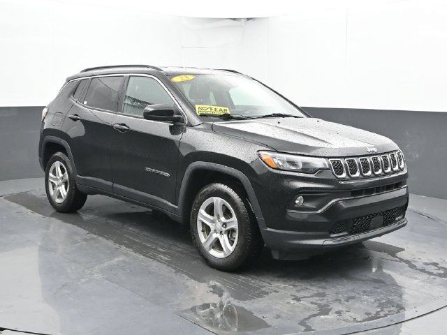 Used 2024 Jeep Compass Latitude w/ Altitude Special Edition AWD/4WD image 6