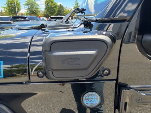Used 2024 Jeep Wrangler Unlimited Rubicon 4xe AWD/4WD image 13